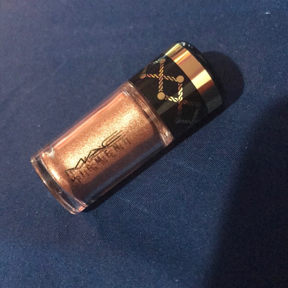 MAC pigment